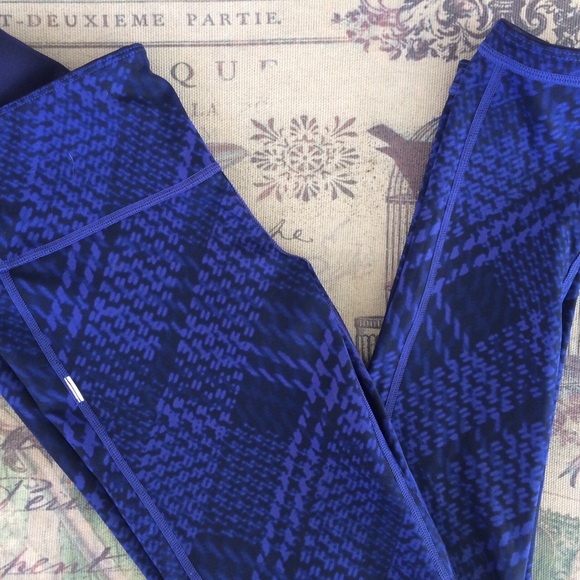 Athleta Pants - Athleta Westchester Chaturanga Reversible Leggings